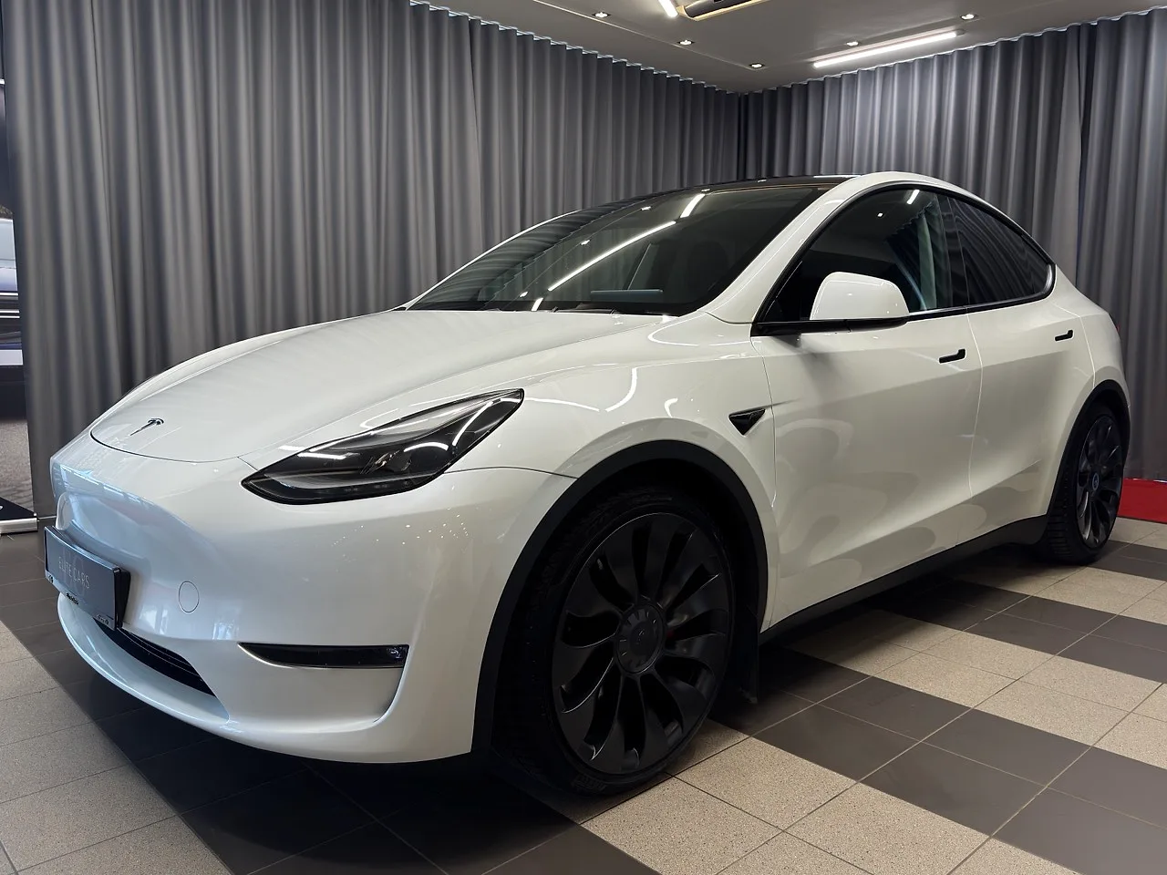 Tesla Model Y Performance, 2022. gads