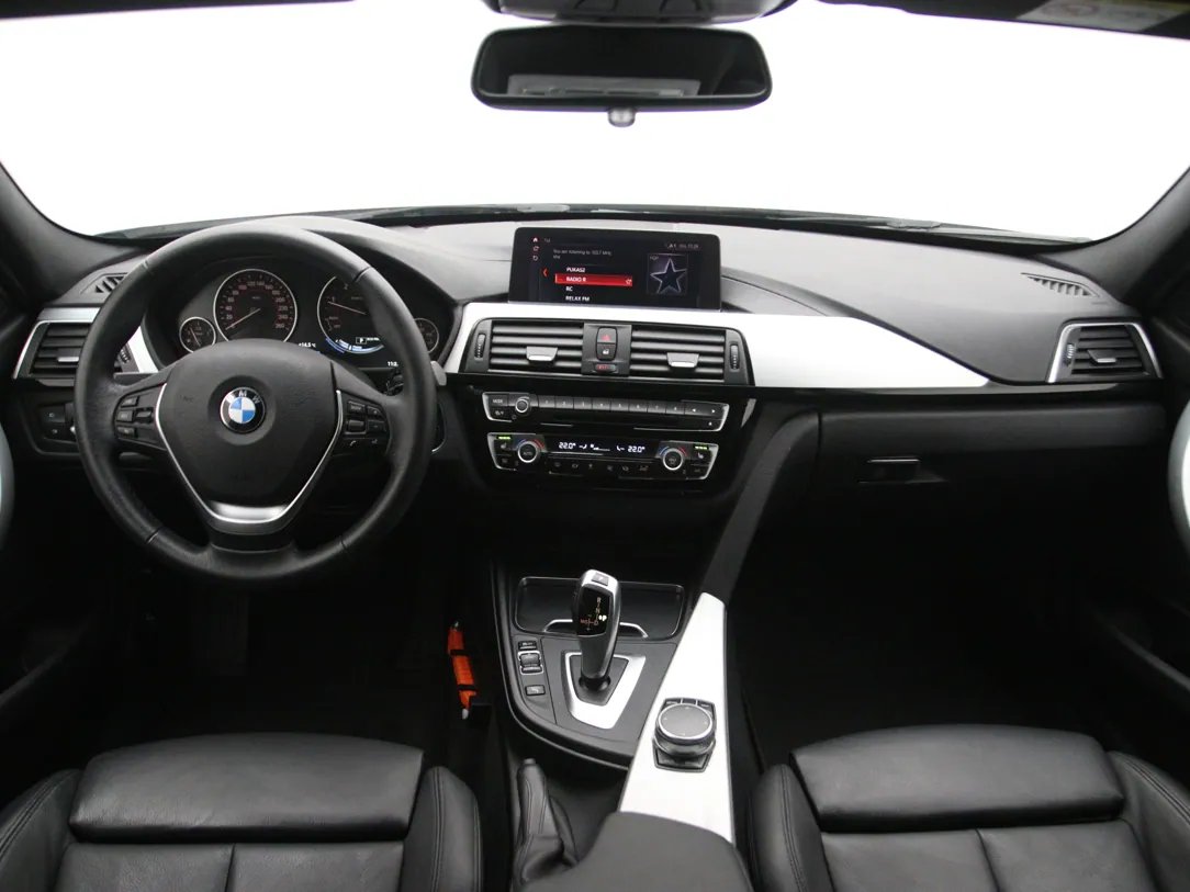 BMW 320 — foto 3