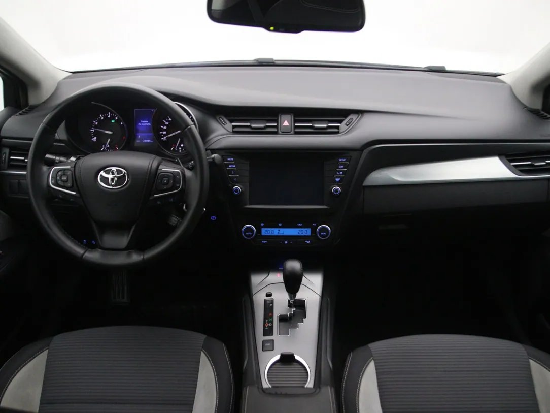 Toyota Avensis — foto 3
