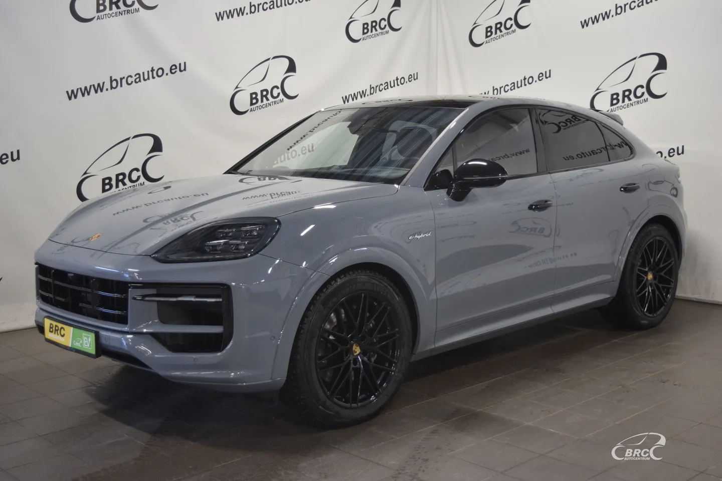 Porsche Cayenne, 2023. gads