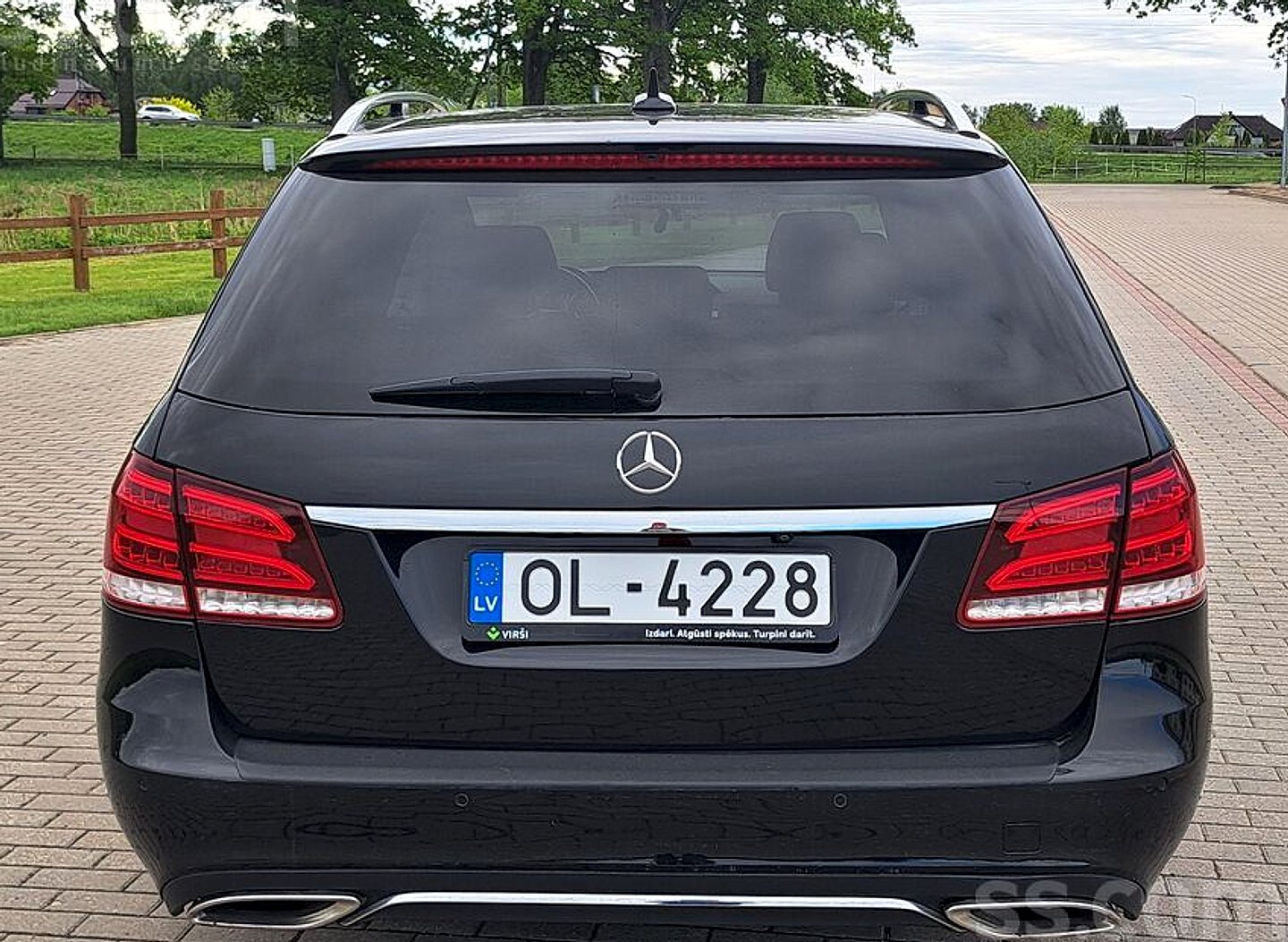 Mercedes-Benz E220 — foto 6
