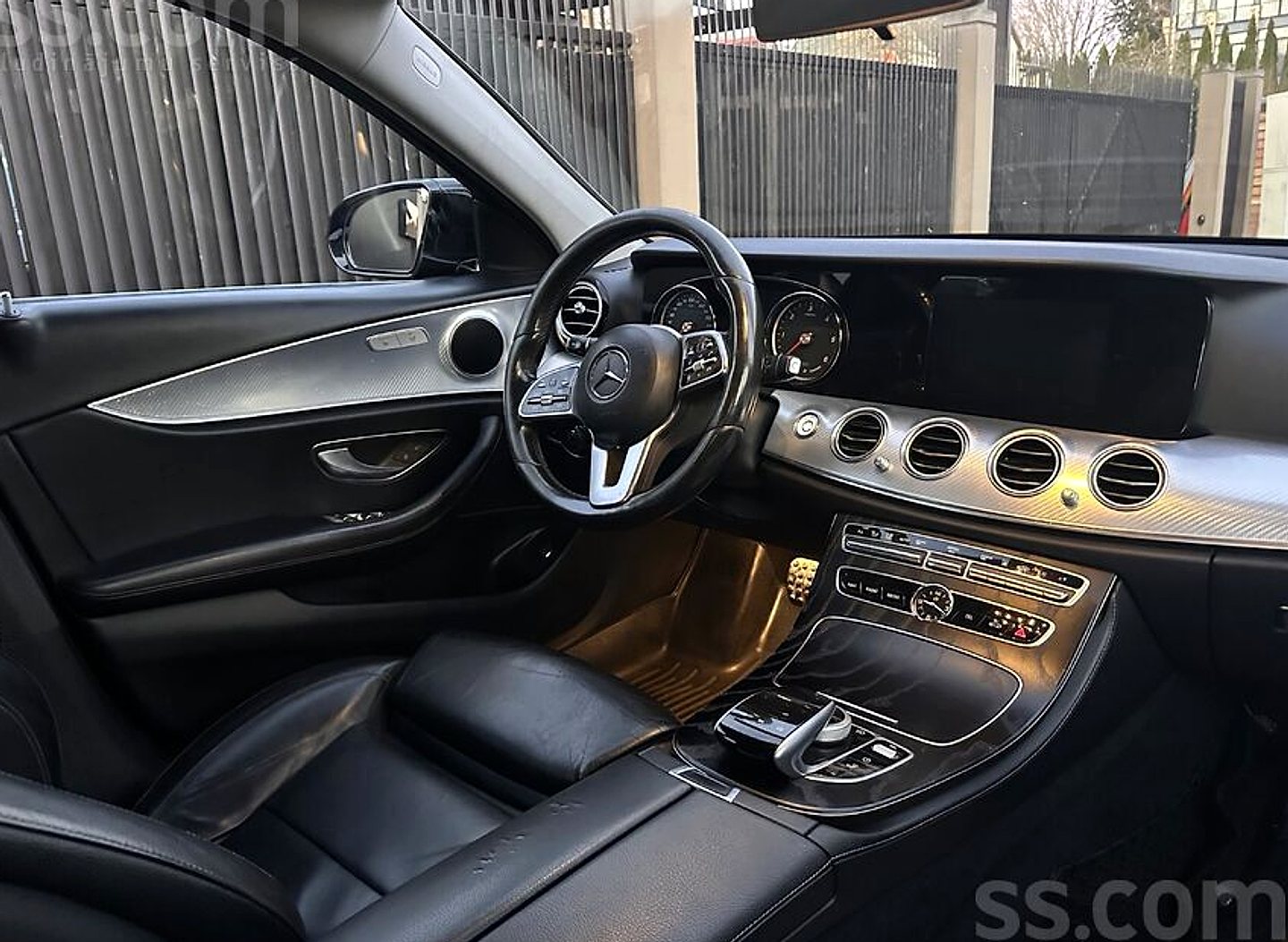 Mercedes-Benz E300 — foto 6