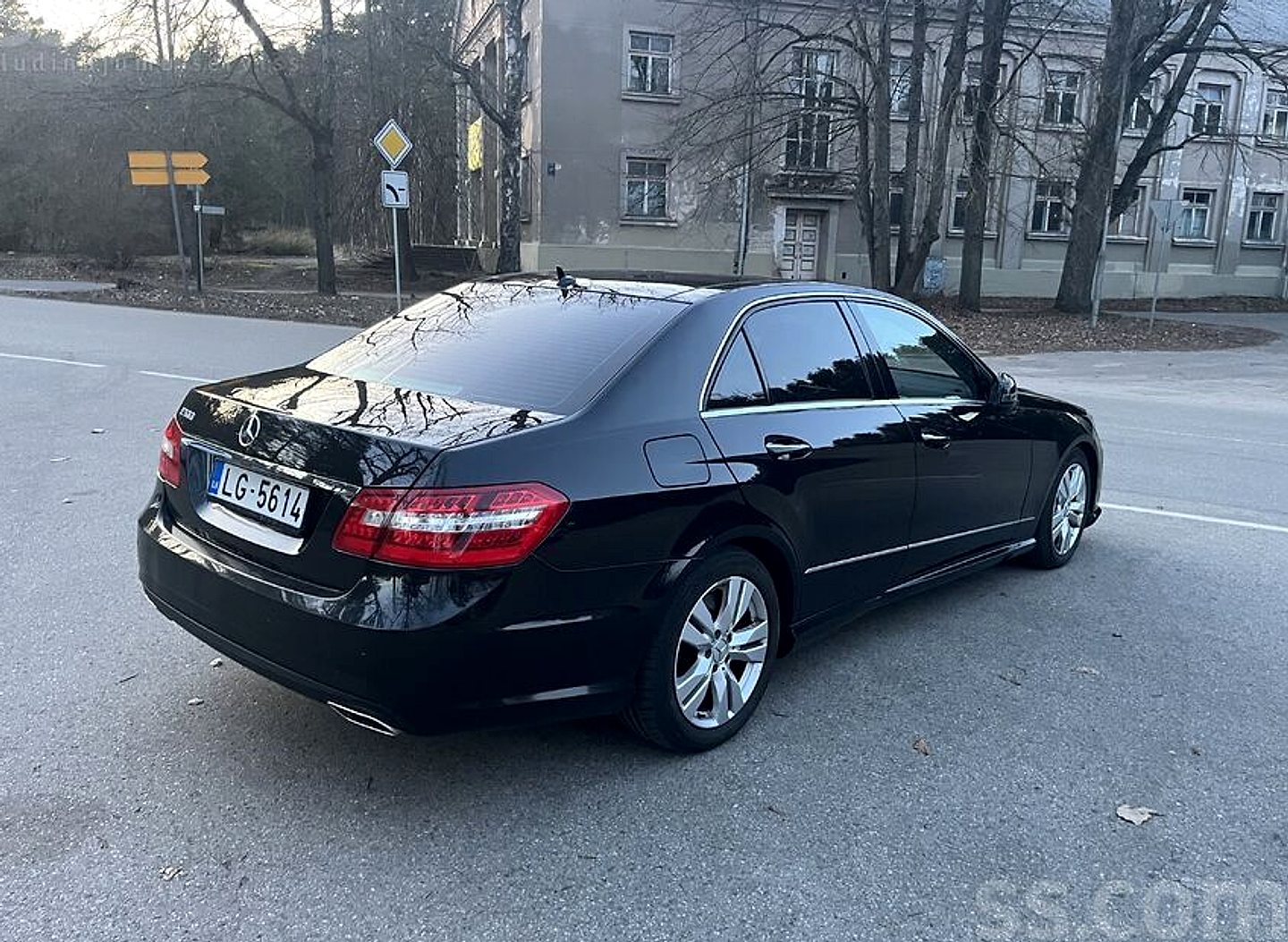Mercedes-Benz E500 — foto 3