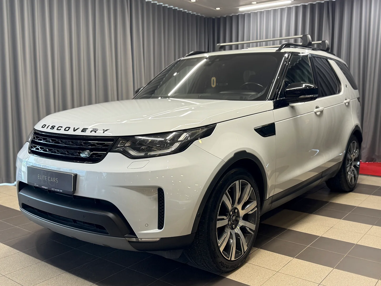 Land Rover Discovery, 2018. gads