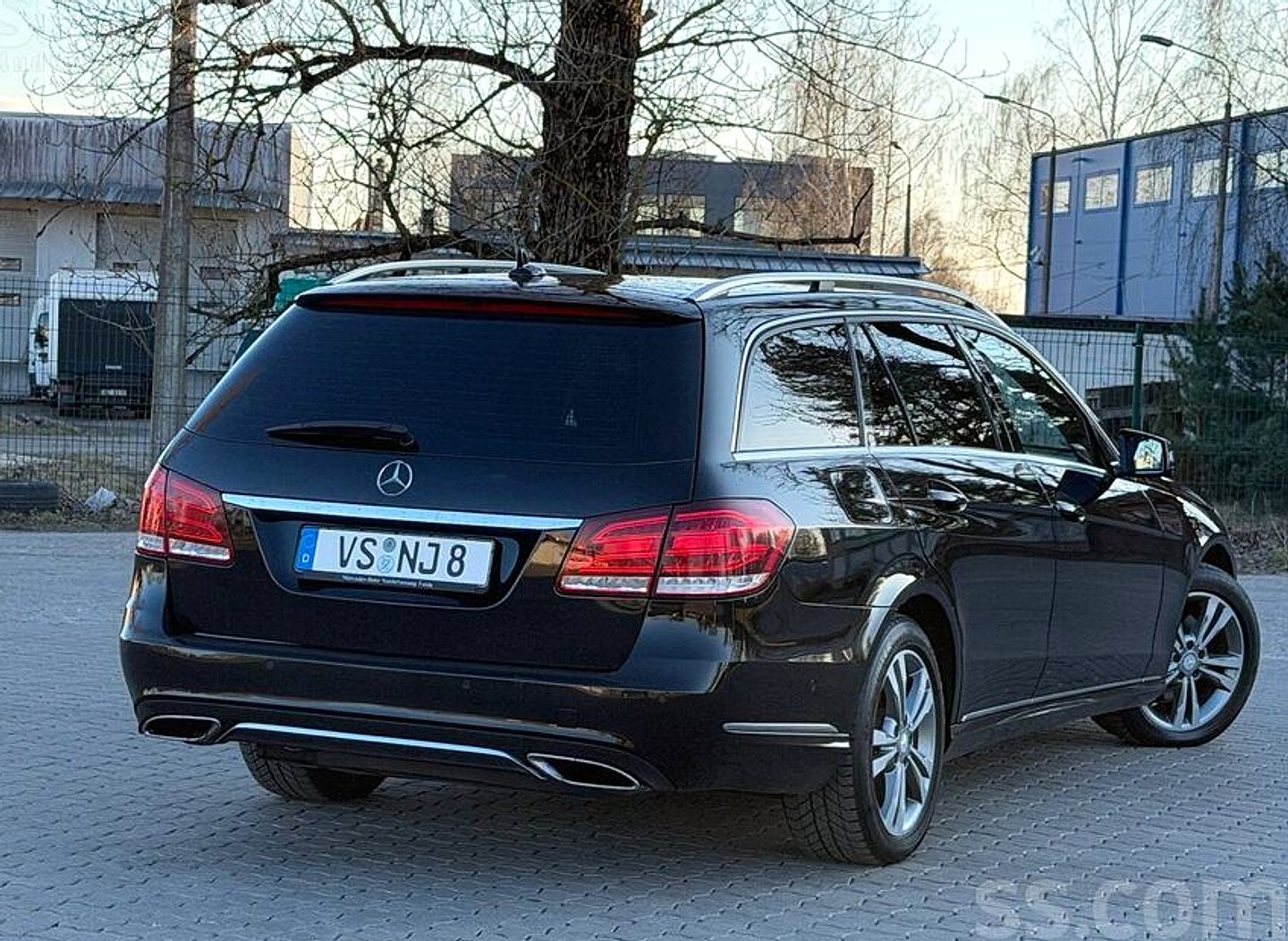 Mercedes-Benz E350 — foto 2