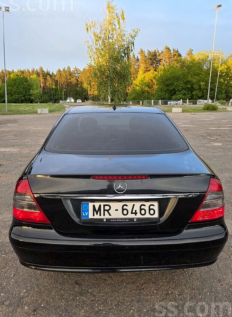 Mercedes-Benz E200 — foto 6