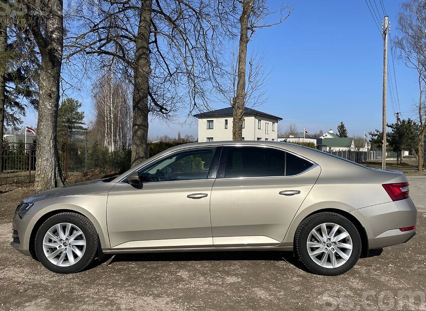 Škoda Superb — foto 2
