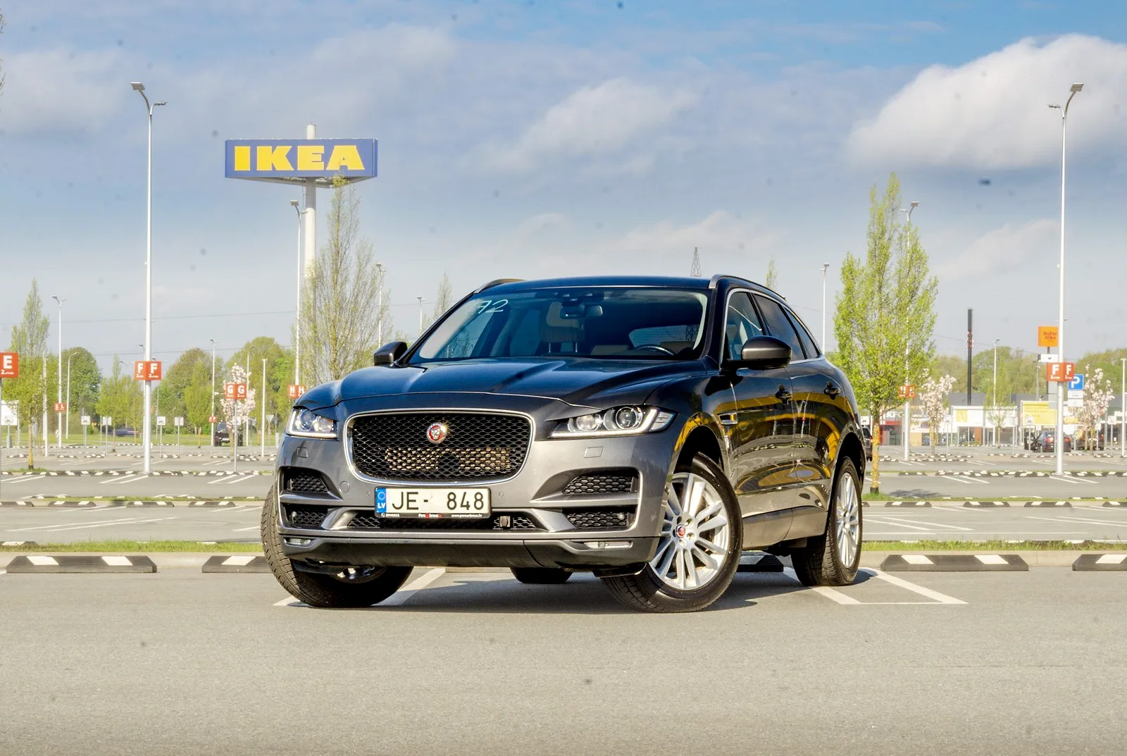 Jaguar F-PACE, 2017. gads
