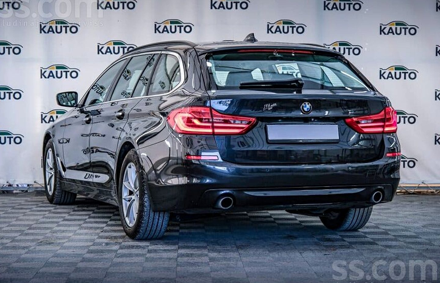 BMW 520 — foto 4