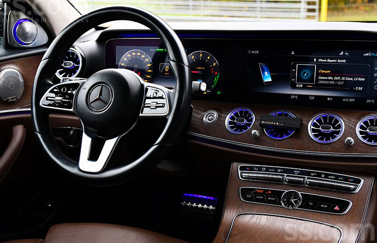 Mercedes-Benz E300 — foto 6