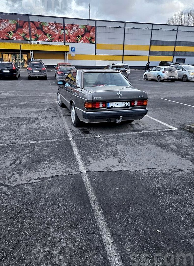 Mercedes-Benz 190 — foto 4