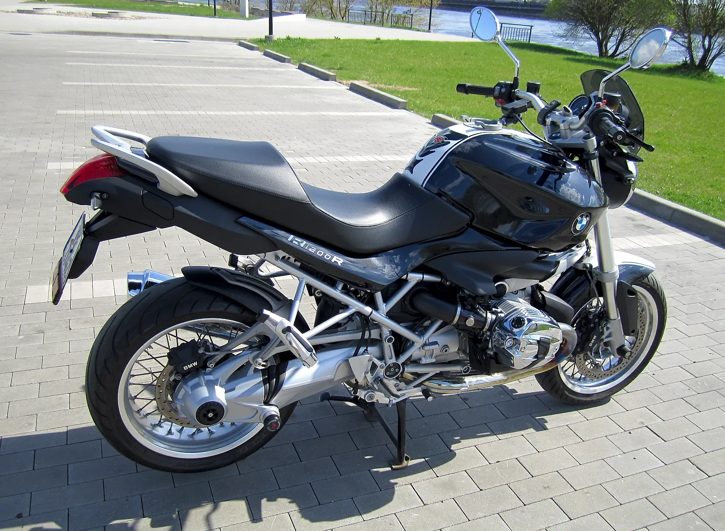 BMW —, 2011. gads