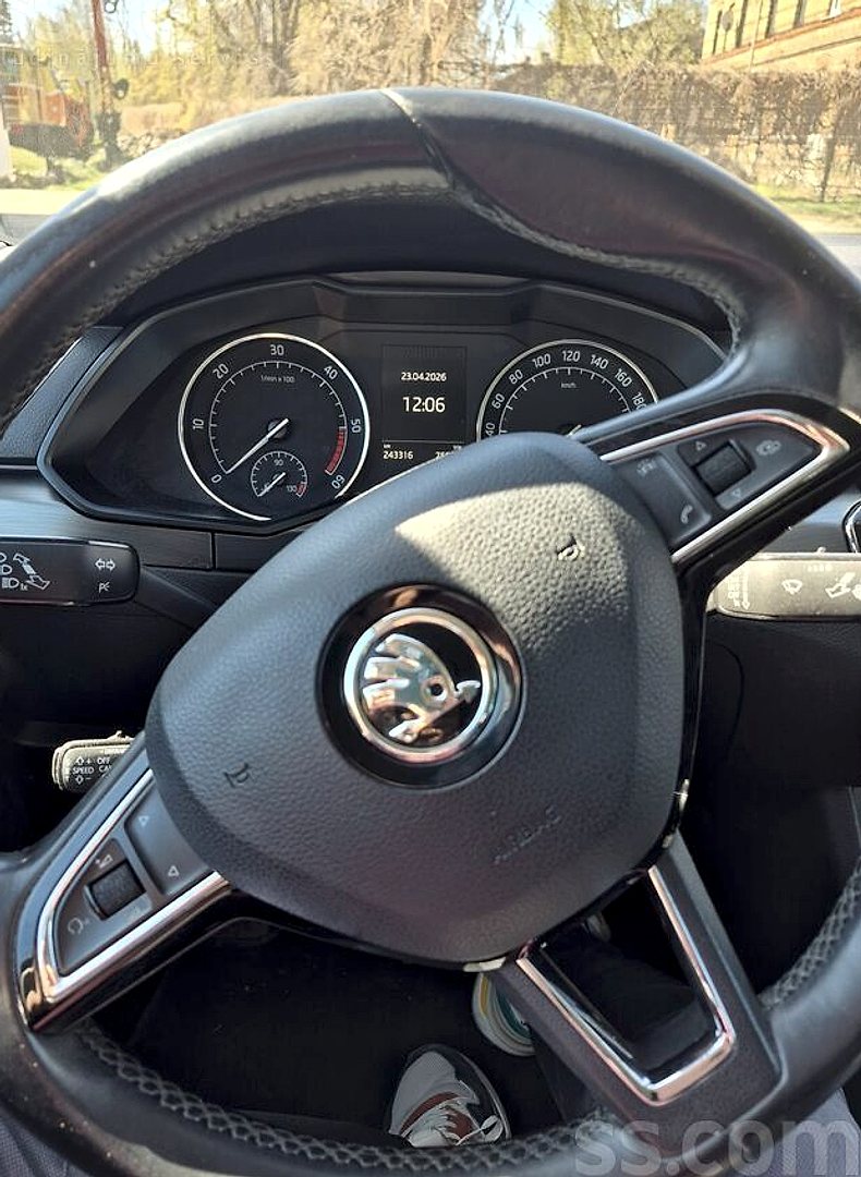 Škoda Superb — foto 5