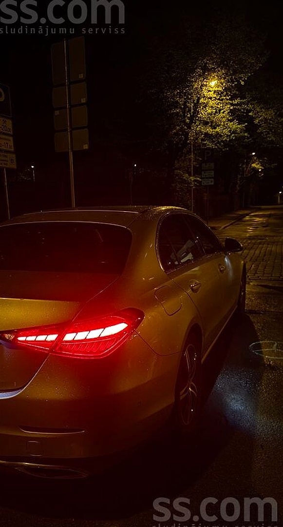Mercedes-Benz C300 — foto 5