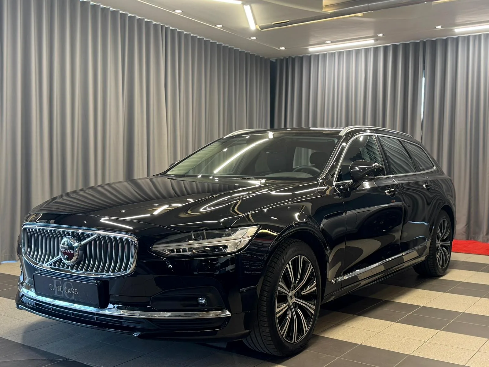 Volvo V90, 2021. gads