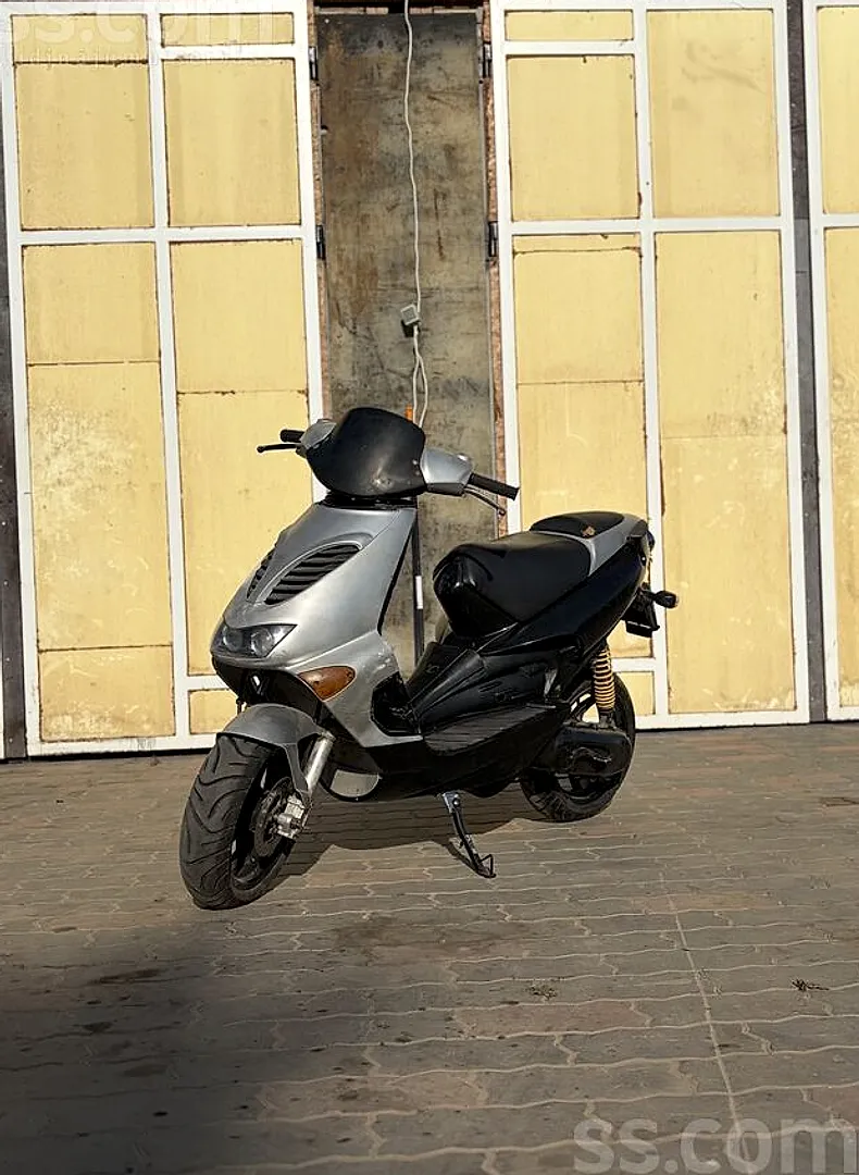 Aprilia Sr50, 2000. gads