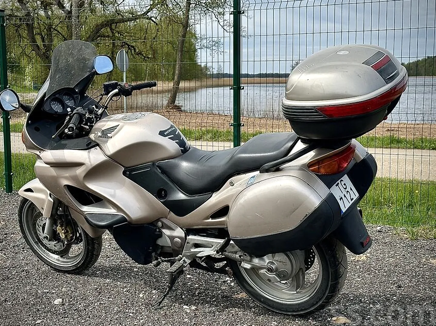 Honda Nt650v, 1997. gads