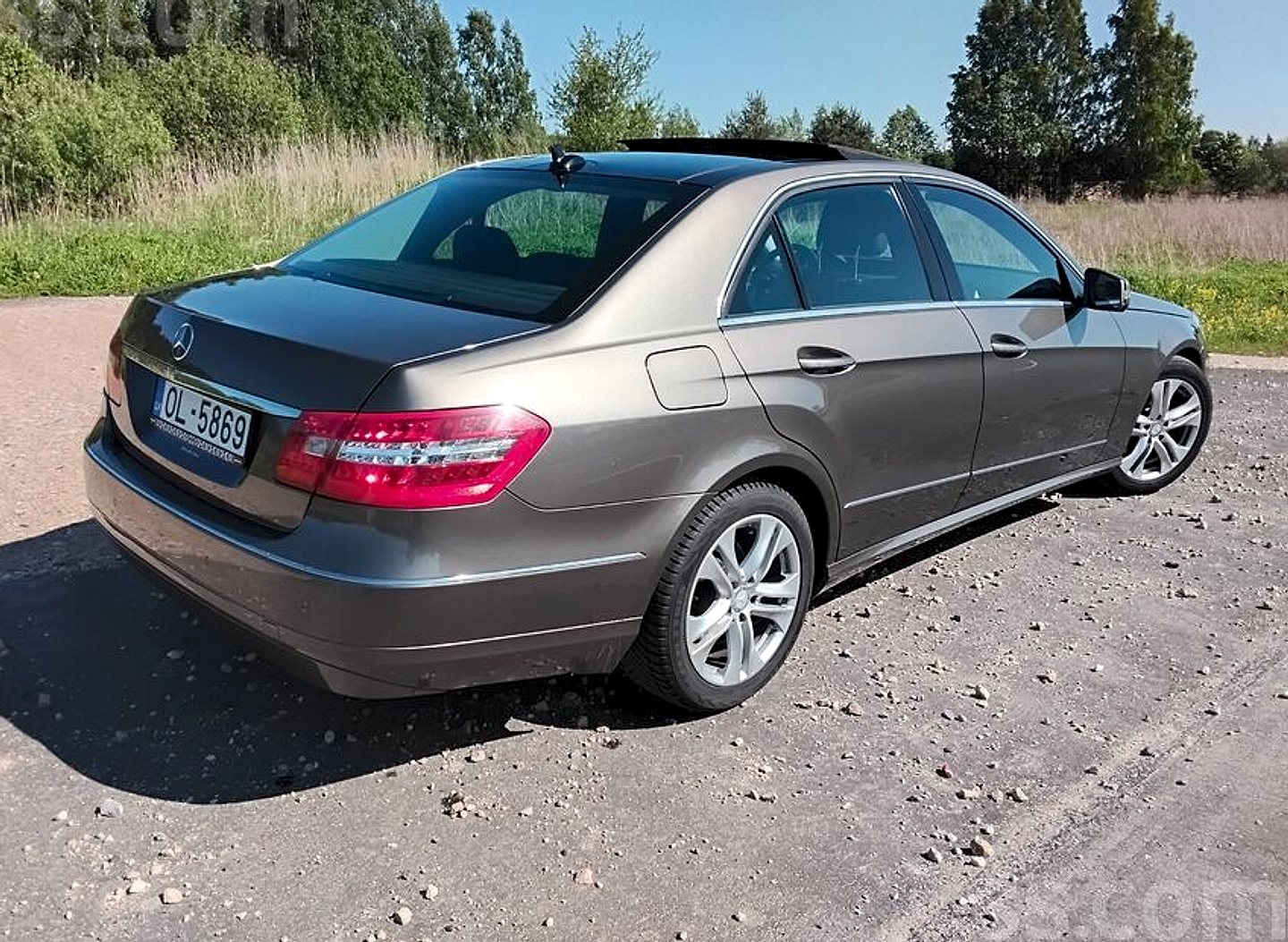 Mercedes-Benz E200 — foto 6