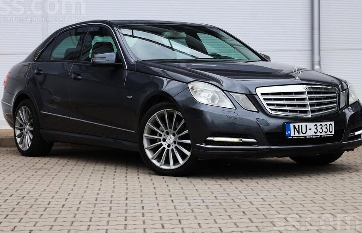 Mercedes-Benz E200 — foto 2