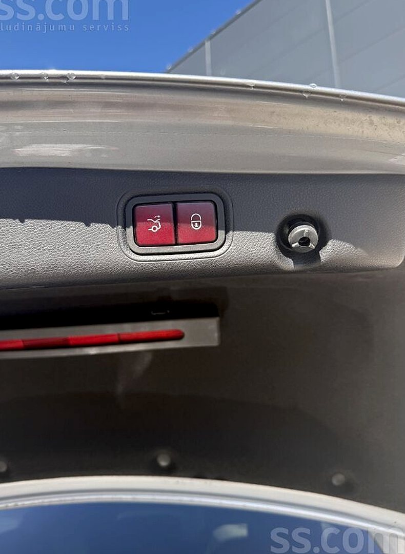Mercedes-Benz E220 — foto 6