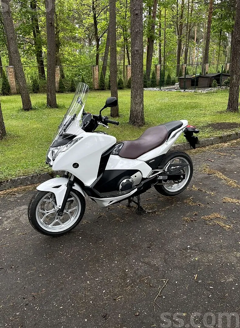 Honda Nc700D, 2012. gads