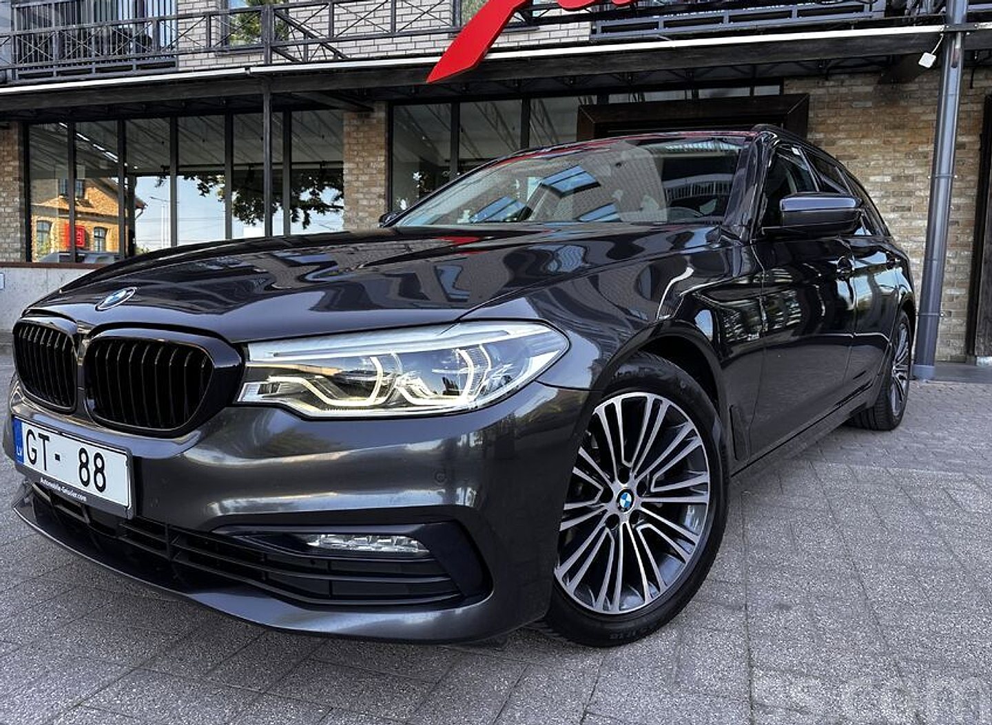 BMW 520 — foto 2