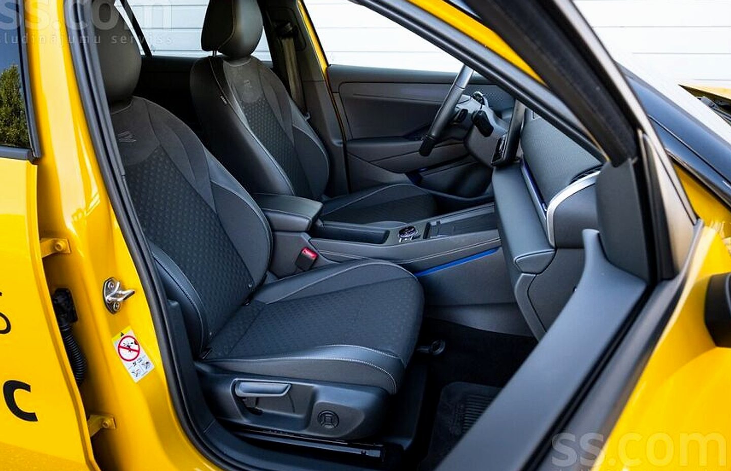 Volkswagen T-Roc — foto 6