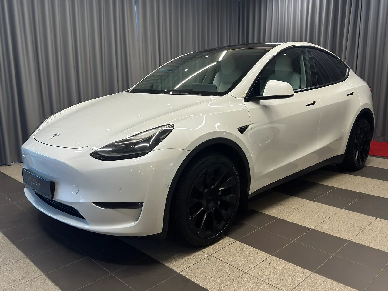 Tesla Model Y Long Range AWD, 2021. gads