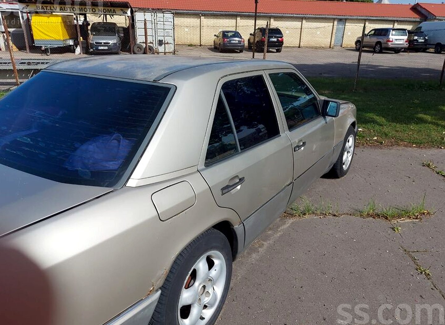 Mercedes-Benz E230 — foto 2