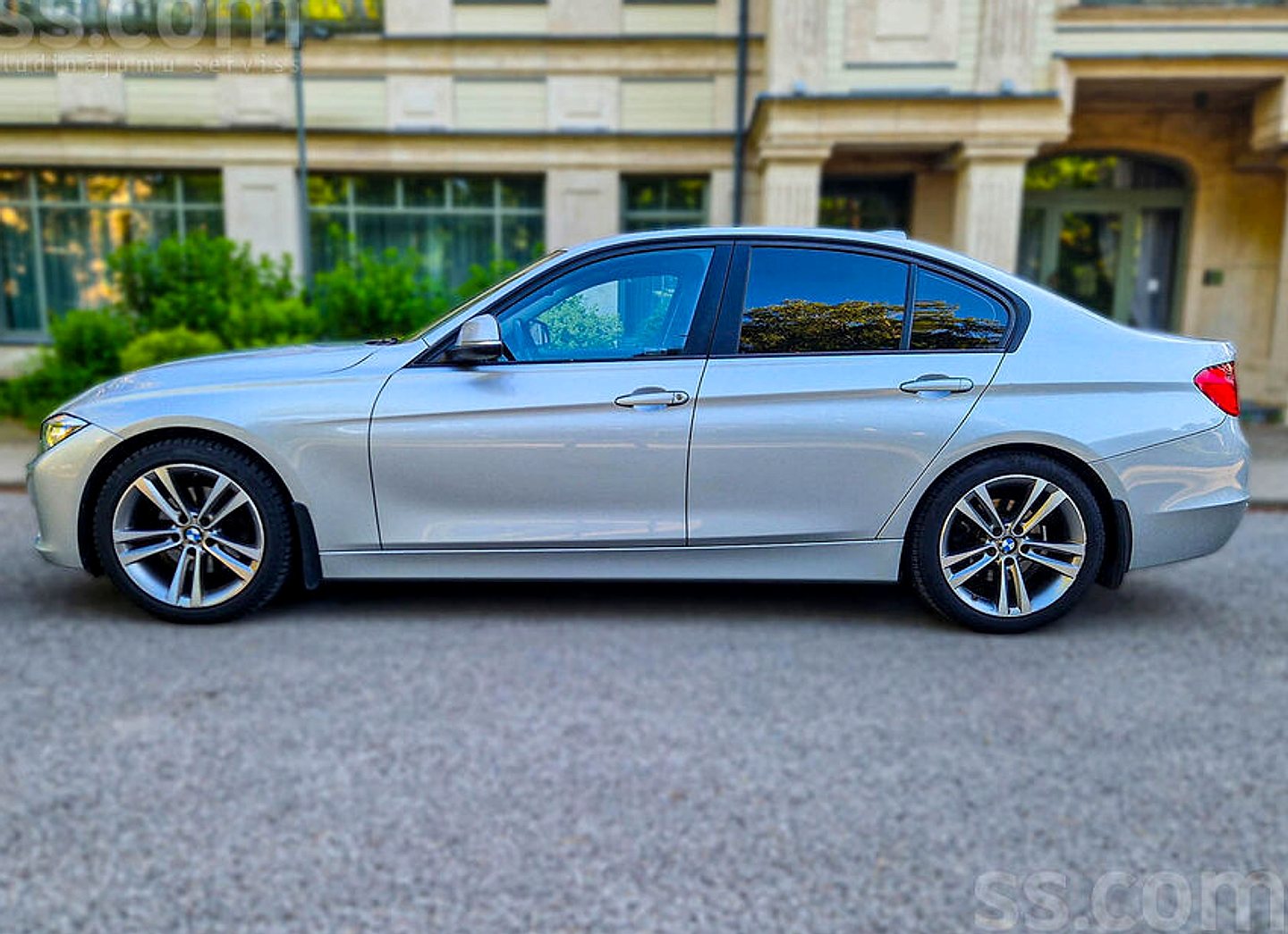 BMW 320 — foto 2