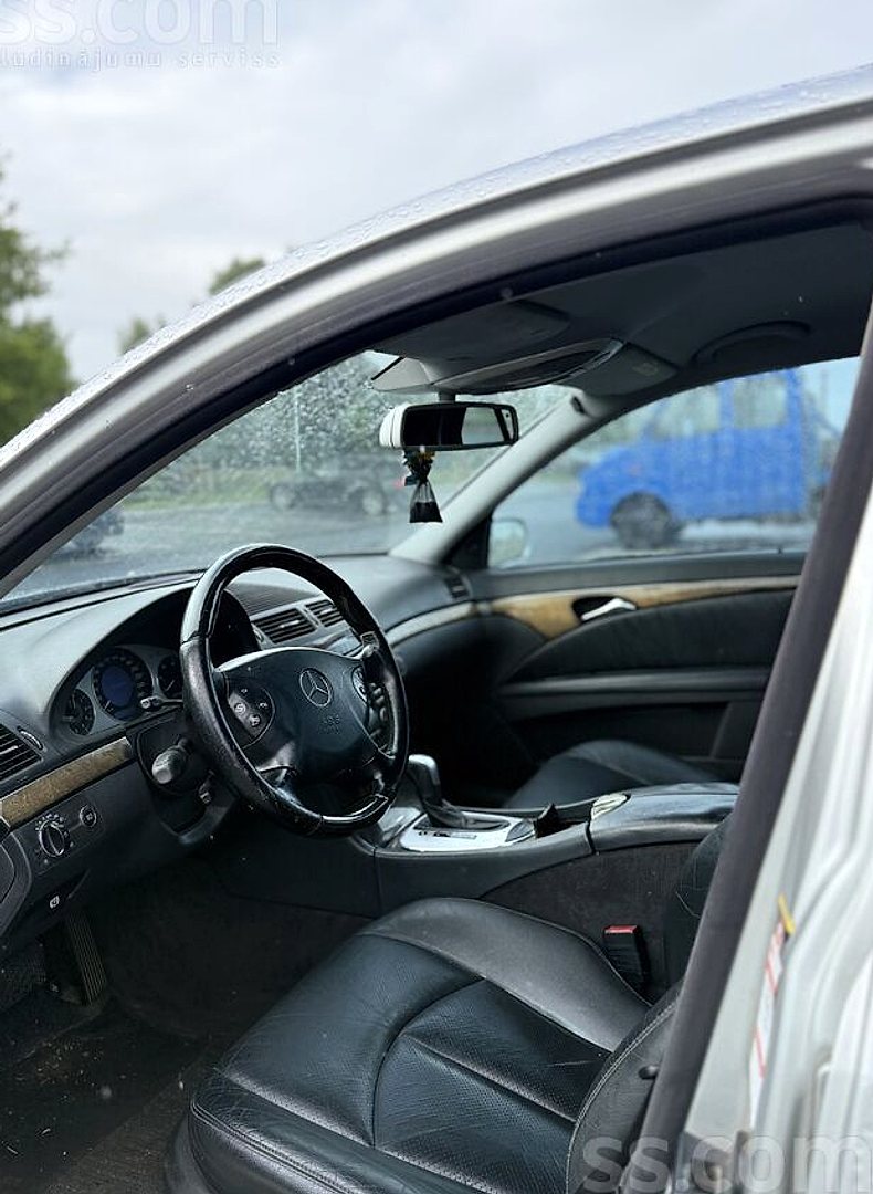 Mercedes-Benz E270 — foto 6