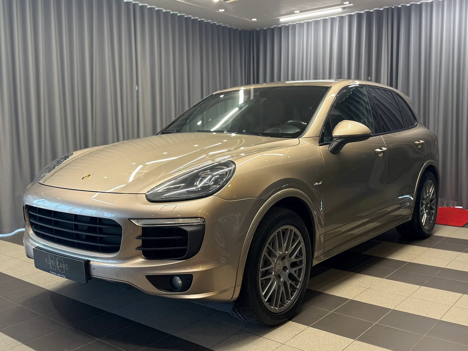 Porsche Cayenne S, 2016. gads