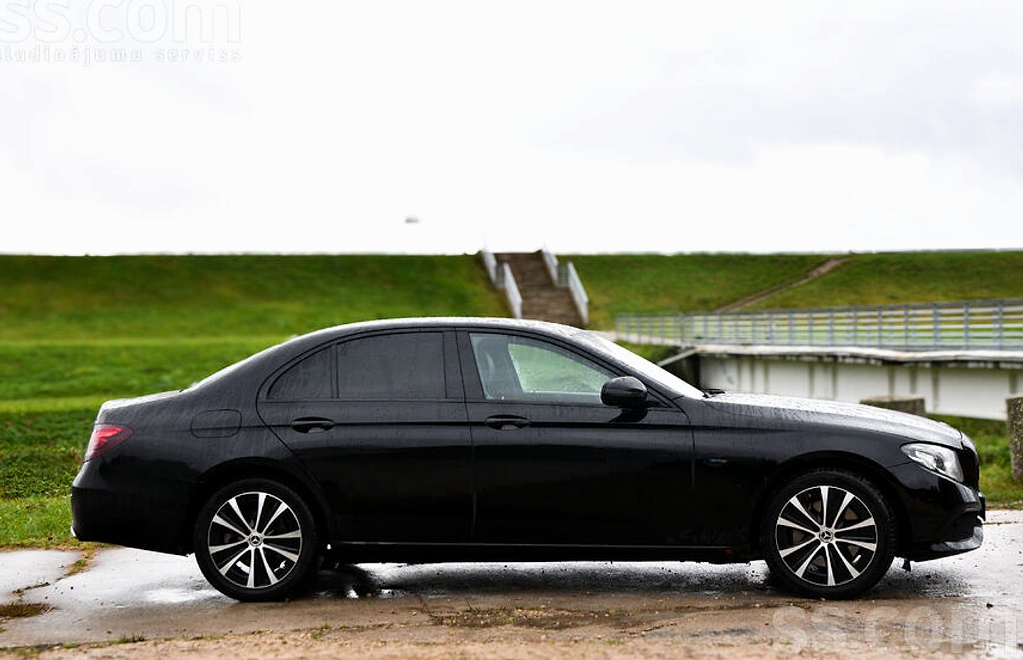 Mercedes-Benz E300 — foto 3