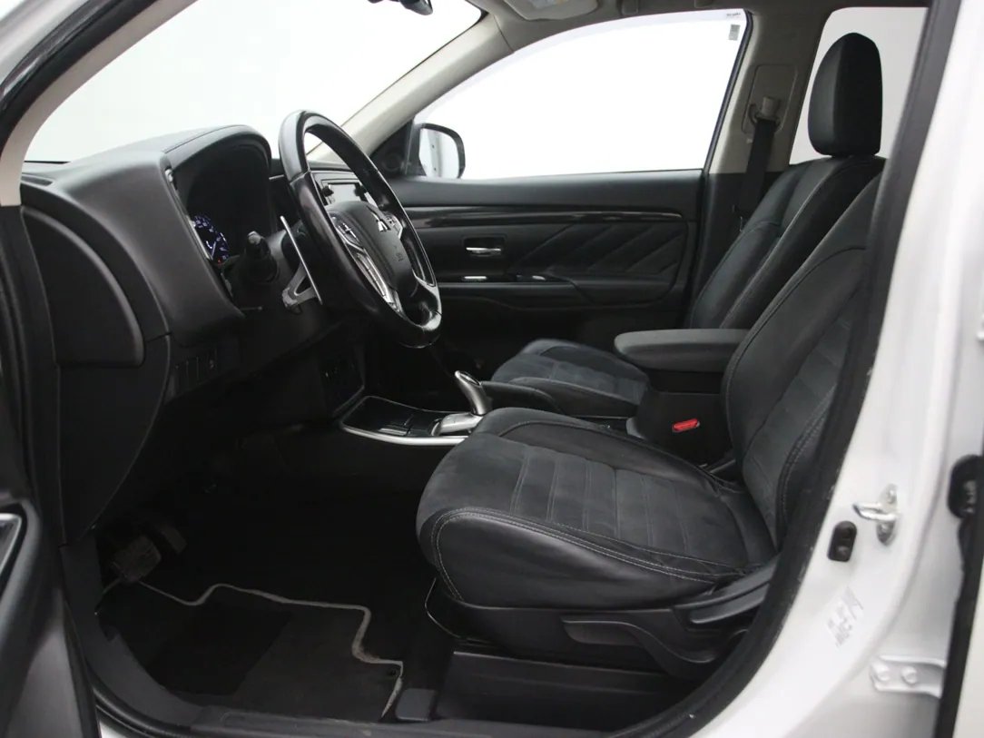 MITSUBISHI Outlander — foto 5