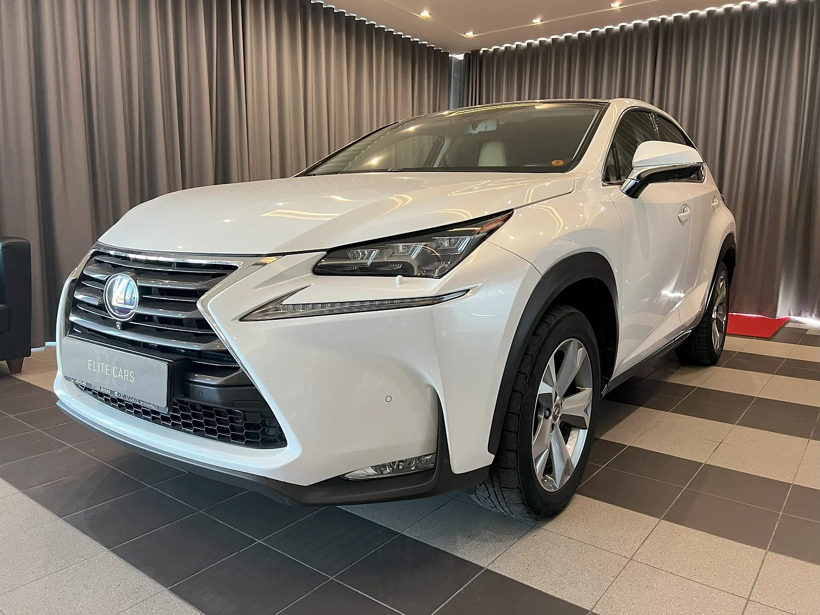 Lexus NX, 2014. gads