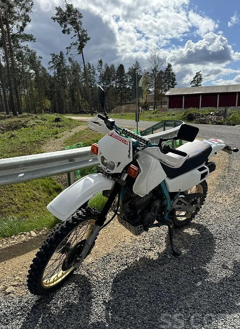 Honda Nx650, 1990. gads