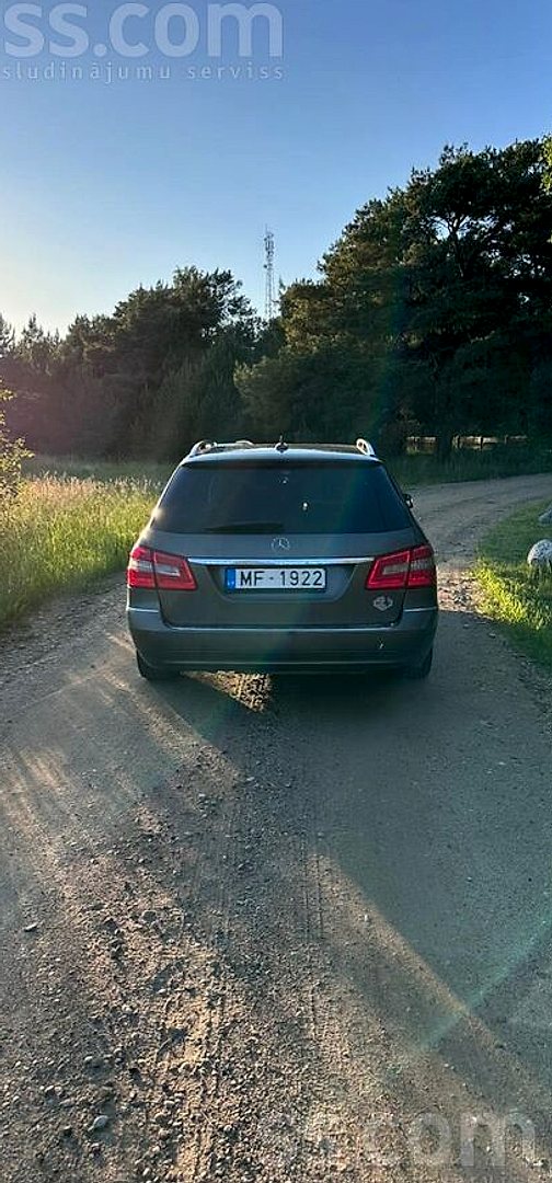 Mercedes-Benz E220 — foto 5