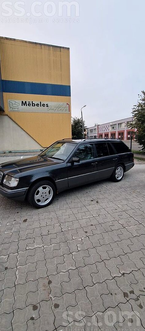 Mercedes-Benz E300 — foto 3