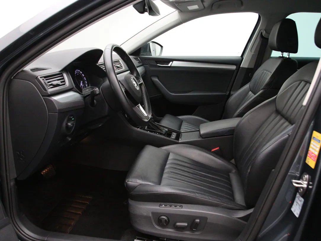 Škoda Superb — foto 5