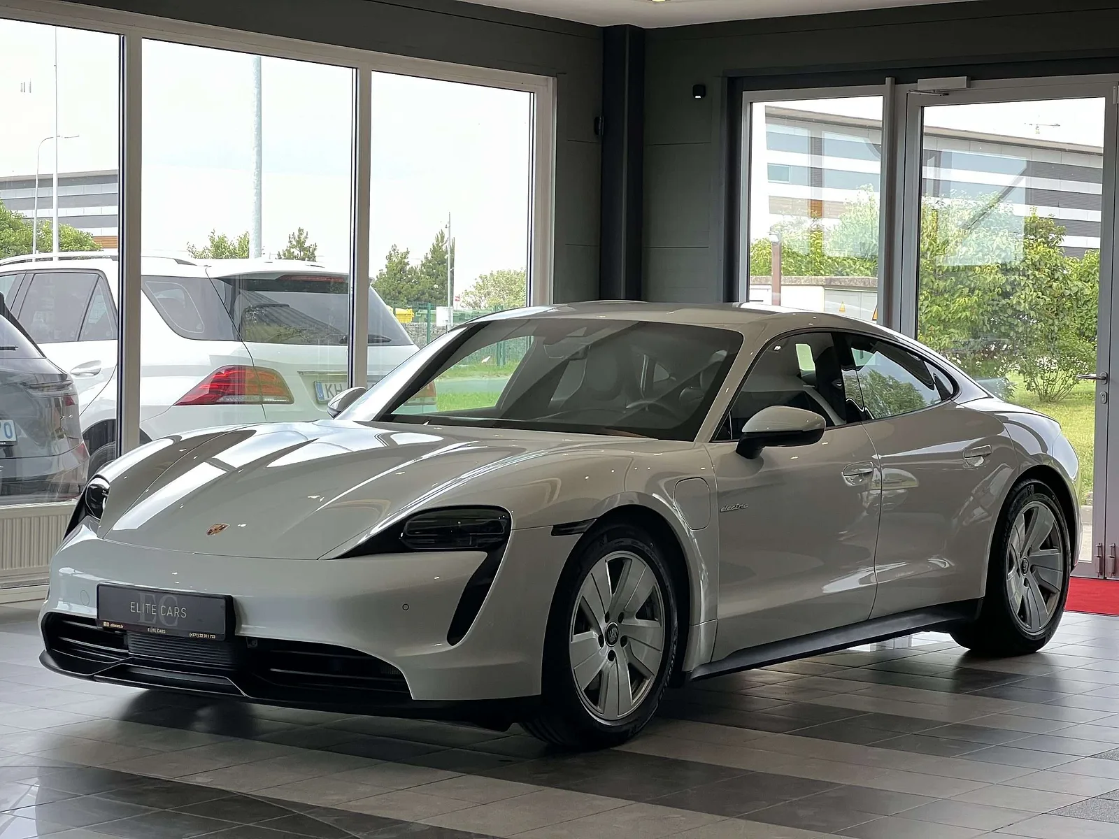 Porsche Taycan Plus, 2021. gads