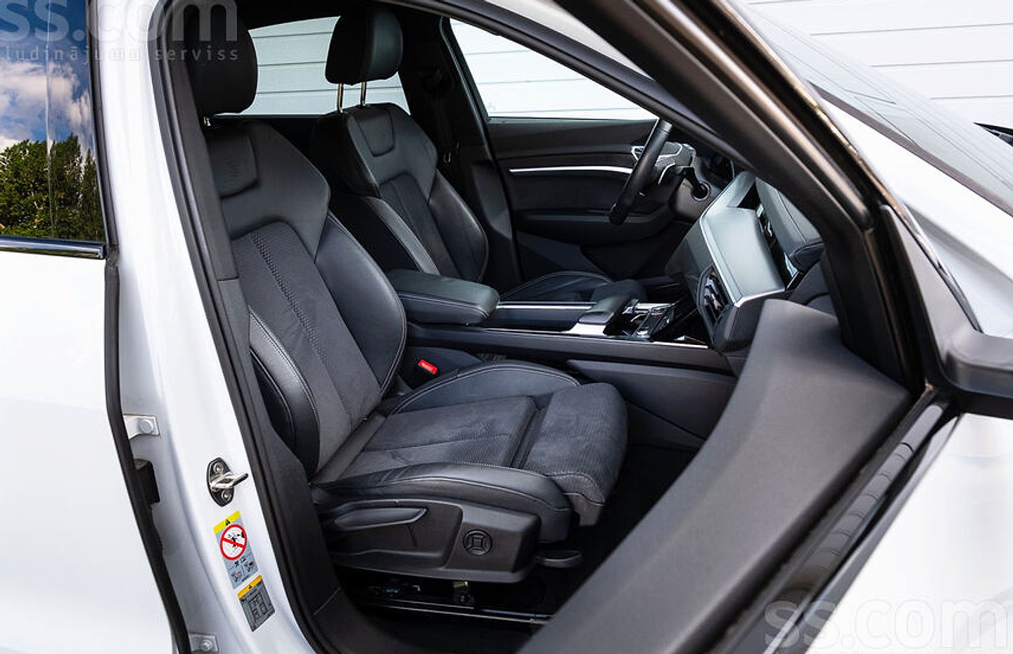Audi E-tron — foto 6