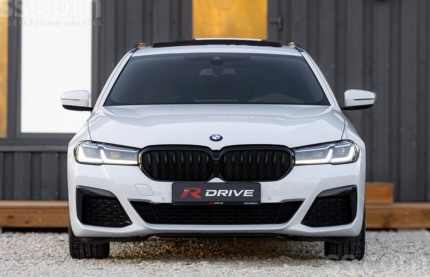 BMW 520 — foto 2