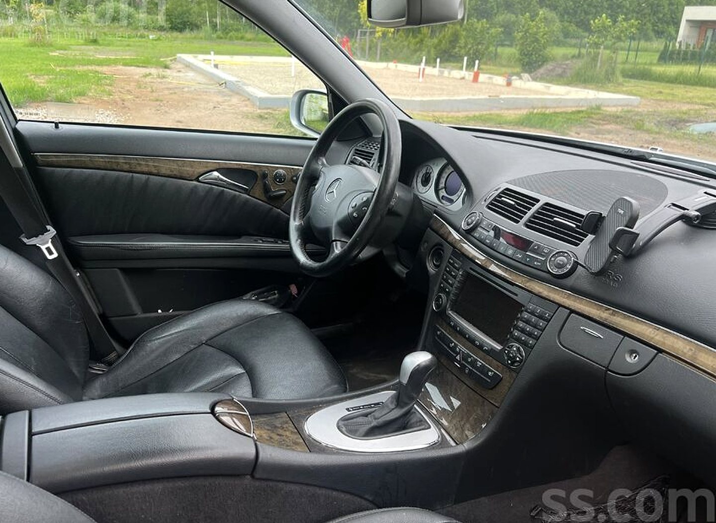 Mercedes-Benz E350 — foto 5