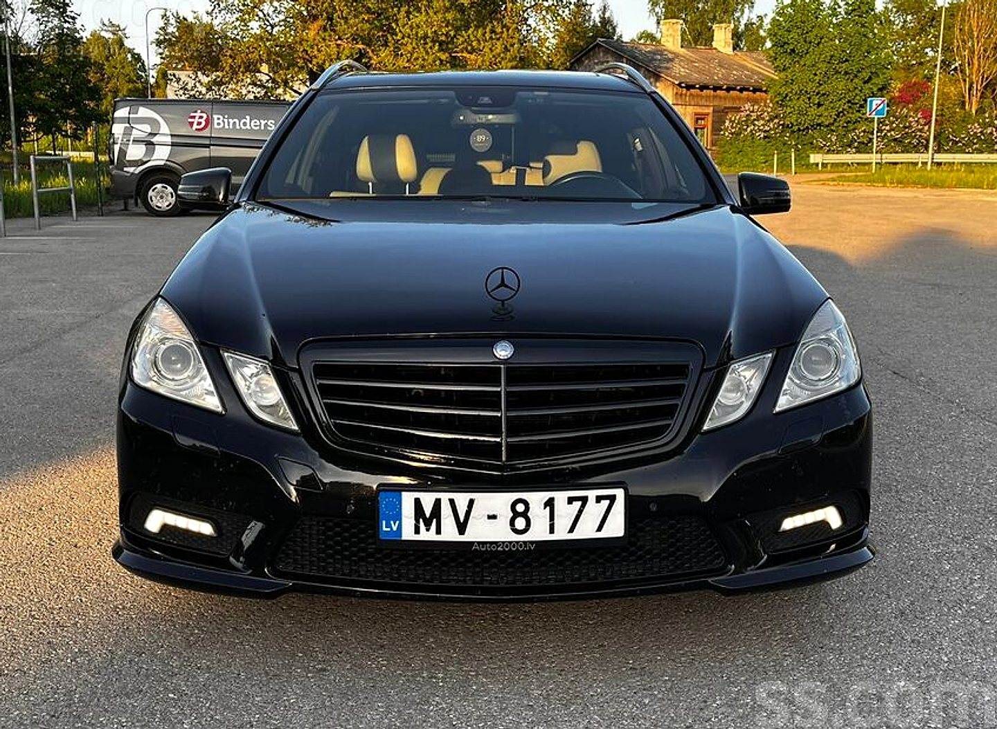 Mercedes-Benz E300 — foto 2