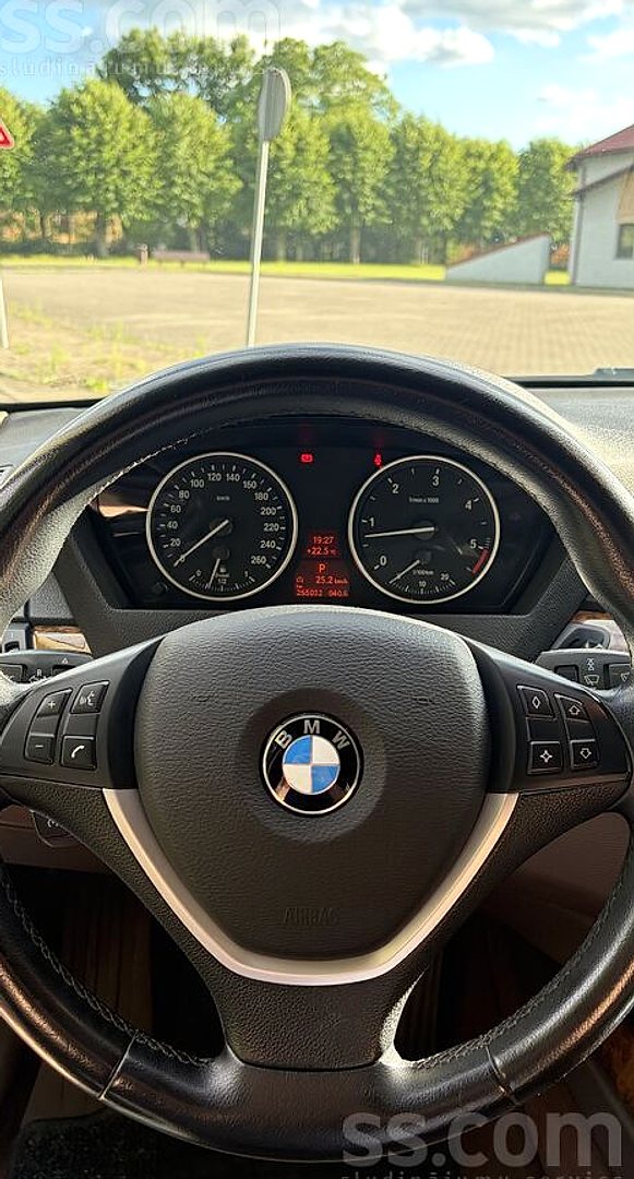 BMW X5 — foto 5