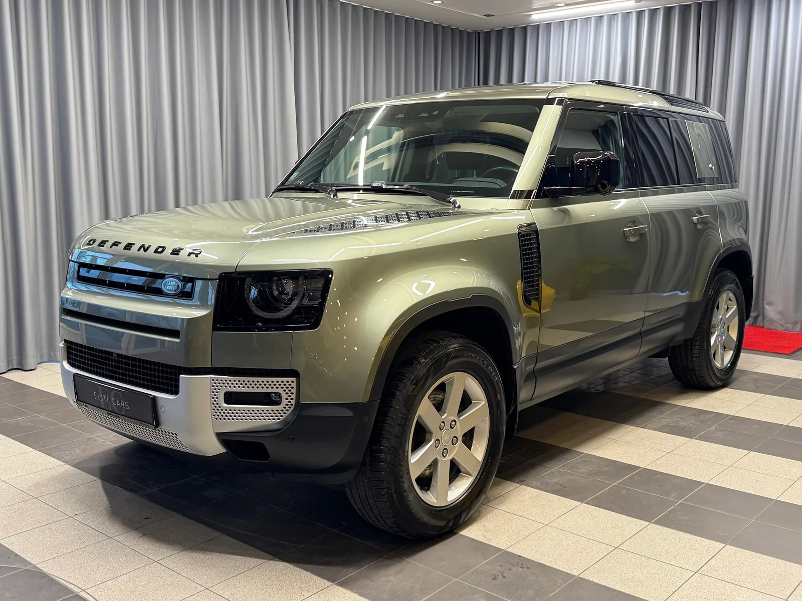 Land Rover Defender, 2022. gads
