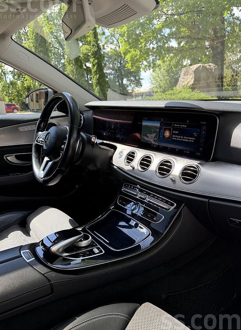 Mercedes-Benz E200 — foto 5