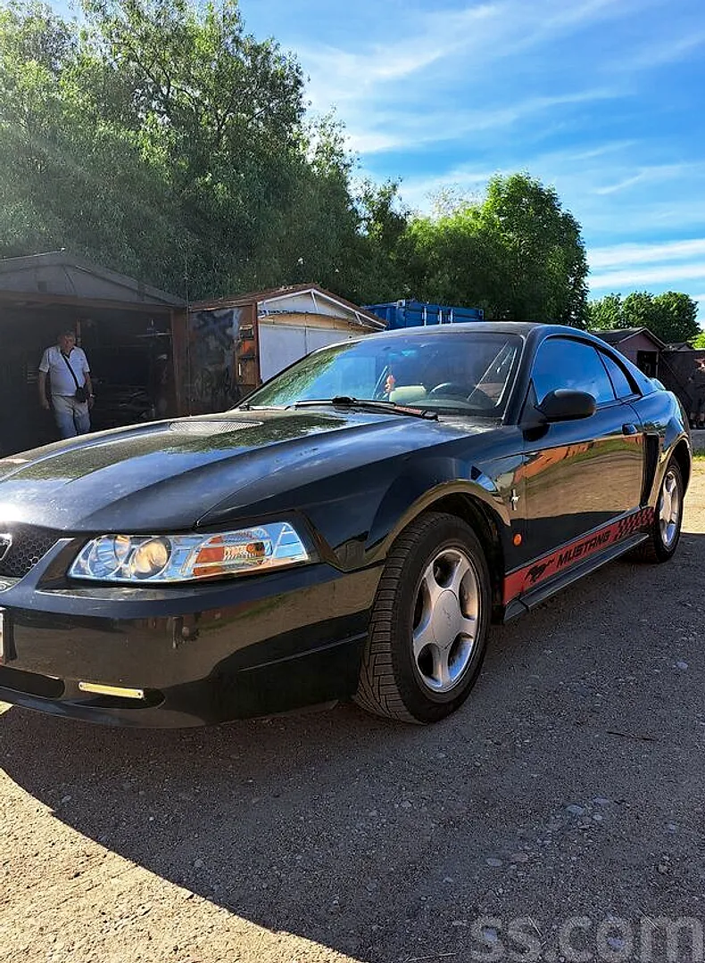 Ford Mustang, 2000. gads