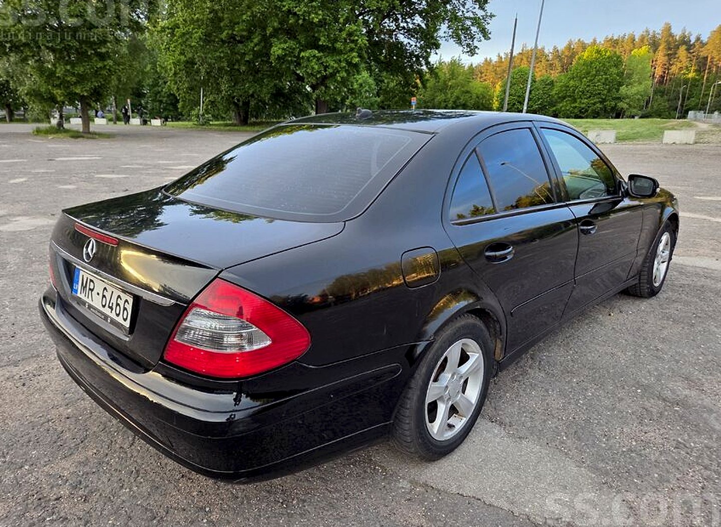 Mercedes-Benz E200 — foto 4