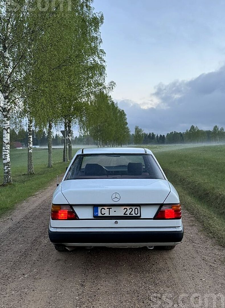 Mercedes-Benz E200 — foto 4
